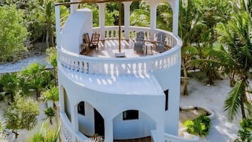 Habitación Premium | Caja de seguridad en la habitación y escritorio