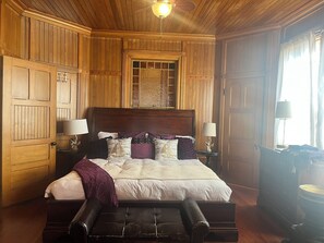 8 habitaciones, tabla de planchar con plancha, wifi y ropa de cama 