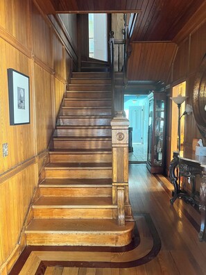 Interior - Spacious, historic, air-conditioned 8-BR 4-BA beauty in the heart of Oak Bluffs (Oak Bluffs)
