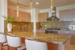 Private kitchen - Casa Cielo - 3 BR Penthouse with Views I Maid (La Romana)