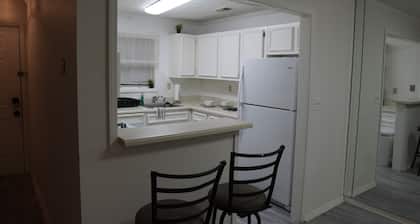 Charming 2-bedroom apartment in ATL with AC