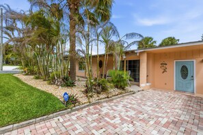 Exterior - Sunny Palm Retreat • Fenced Yard • Outdoor Dining (Jensen Beach)