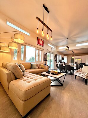 Smart TV, stereo - Villa Del Mar – Beachfront Luxury Home with Private Pool & Ocean Views (Punta Santiago)