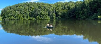 Cozy lake front home on 7 wooded acres close to Hampden Sydney and Longwood