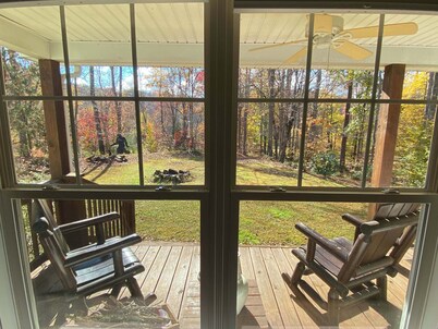 Still Waters a secluded quiet lake front home close to Hampden Sydney & Longwood