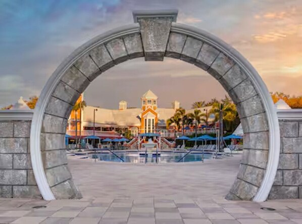 حمّام سباحة خارجي