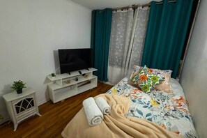 2 chambres, fer et planche à repasser, Wi-Fi, draps fournis