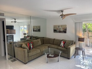 Smart TV - Palm Springs Tranquility (Palm Springs)