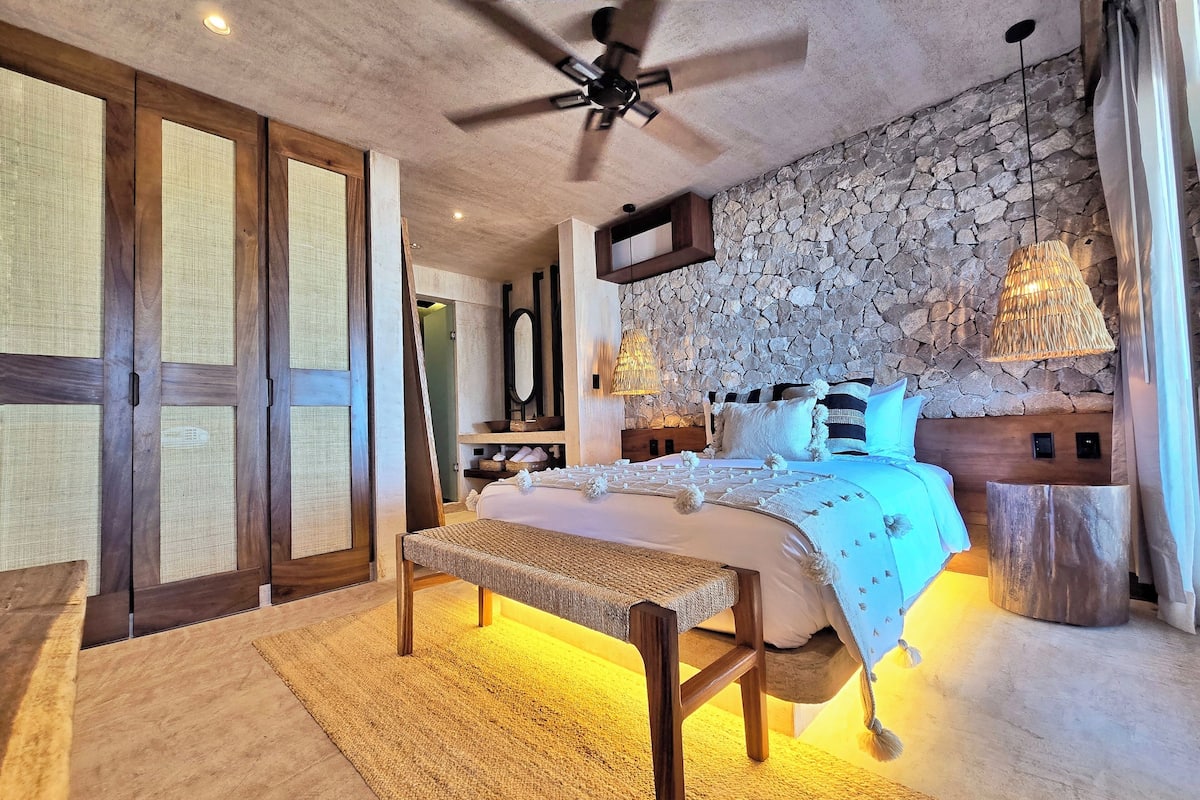 Deluxe Studio Suite, Sea View | Minibar, in-room safe, individually decorated, individually furnished