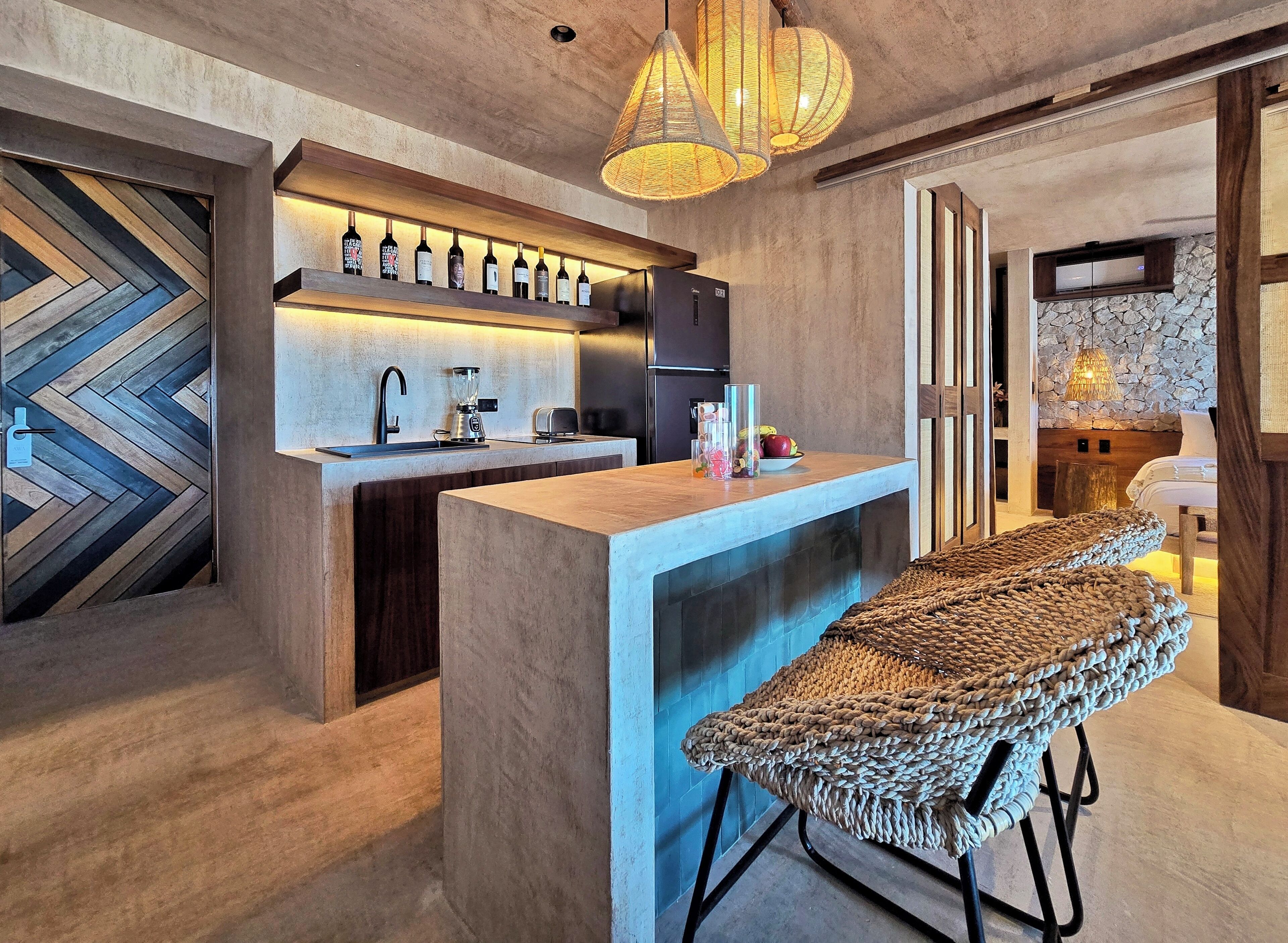 Deluxe Studio Suite, Sea View | Private kitchen
