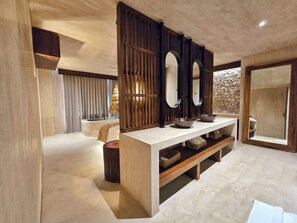 Badewanne und Dusche (separat), Regendusche, Haartrockner, Handtücher