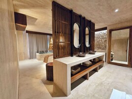 Bañera y ducha independientes, cabezal de ducha tipo lluvia