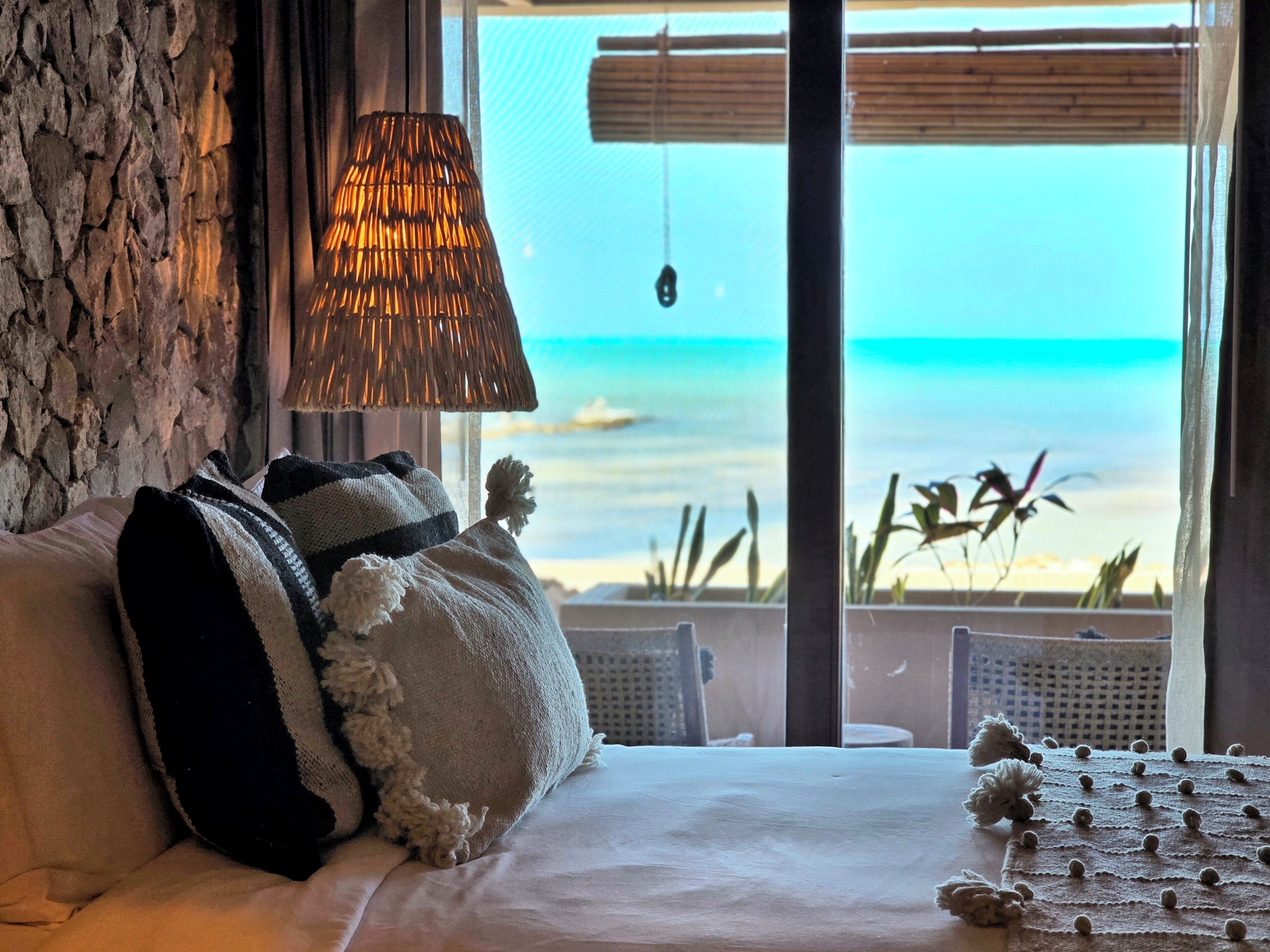 Suíte estúdio luxo, vista para o mar | Frigobar, cofres nos quartos, individualmente decorados