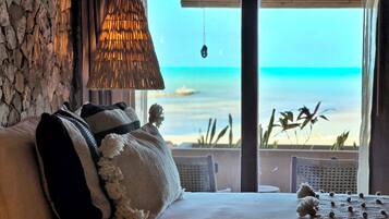 Suíte estúdio luxo, vista para o mar | Frigobar, cofres nos quartos, individualmente decorados