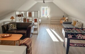 Game room - Amazing home in Assens with house sea view (Assens)