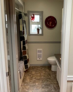 Hair dryer, towels, soap, toilet paper - Private Self Contained Studio Cottage (Victoria, BC)