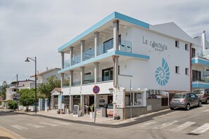 A two-story building with a blue and white facade, featuring a restaurant named "La Conchiglia" on the ground floor. - Hotel La Conchiglia (Dorgali)