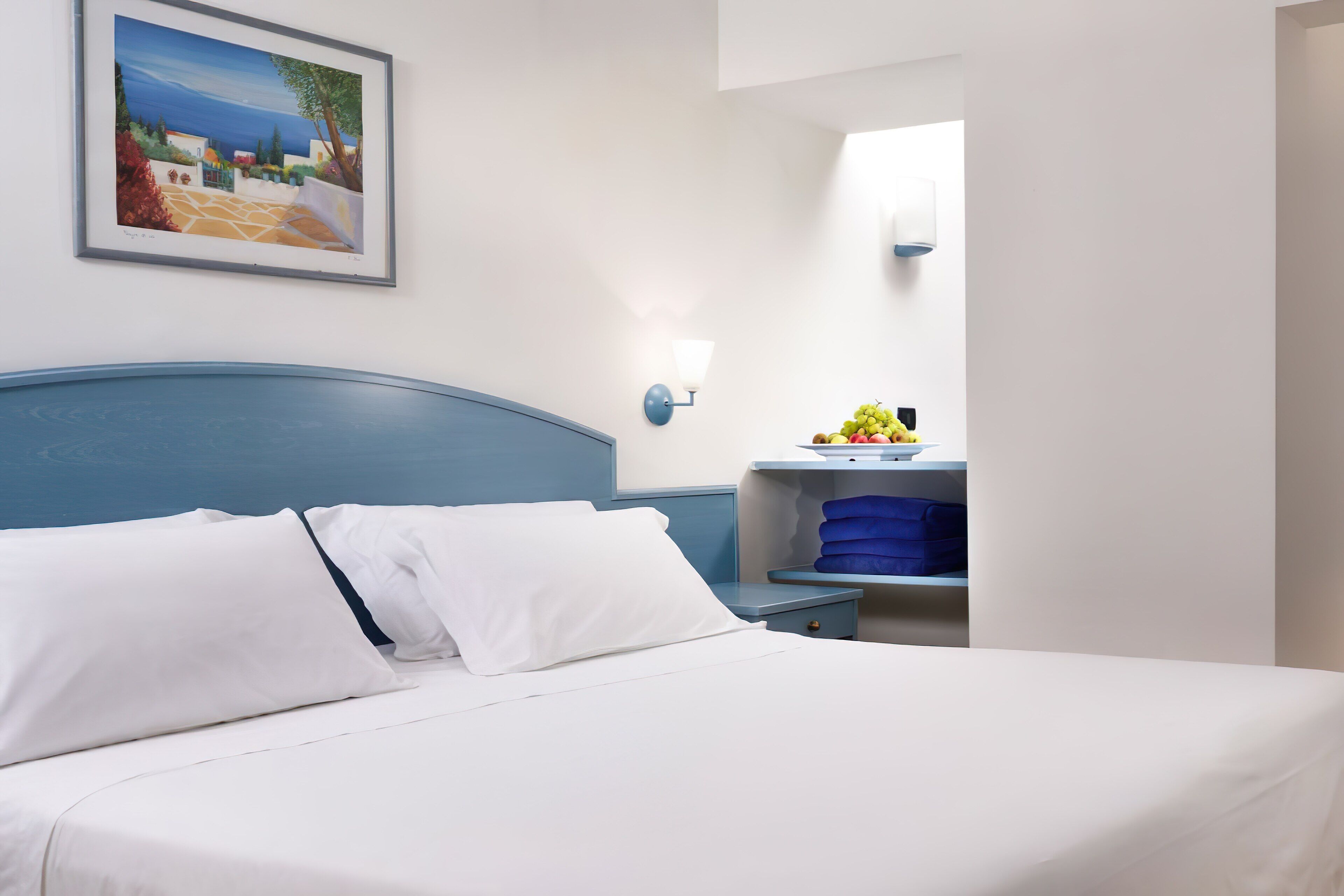 Minibar, in-room safe, desk, alarm clocks