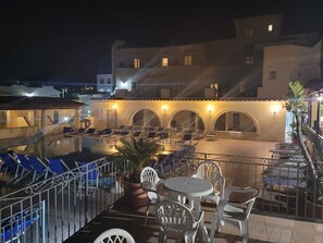 الإطلالة من المنشأة