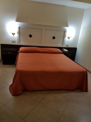 ميني بار ومكتب