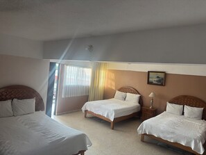 Basic Triple Room - Hotel Mesón del Bosque  (Querétaro)