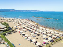 Playa privada, bote de remos