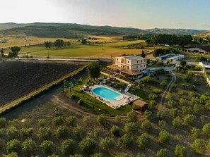المنشأة من الخارج