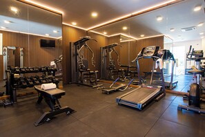 A gym with various exercise equipment, including treadmills, weight machines, and dumbbells. - Grand Hotel Riviera CDS Hotels (Nardò)