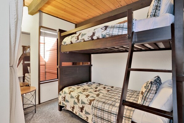 شقة - عدة أسرّة - مع إمكانية استخدام المسبح (2569) | 2 عدّة غرف نوم وبديكورات فريدة لكل غرفة وطراز فريد لكل وحدة