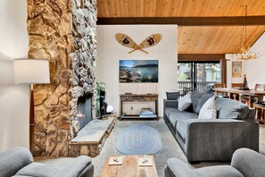 Condo, Multiple Beds, Pool Access (2569) | Living area