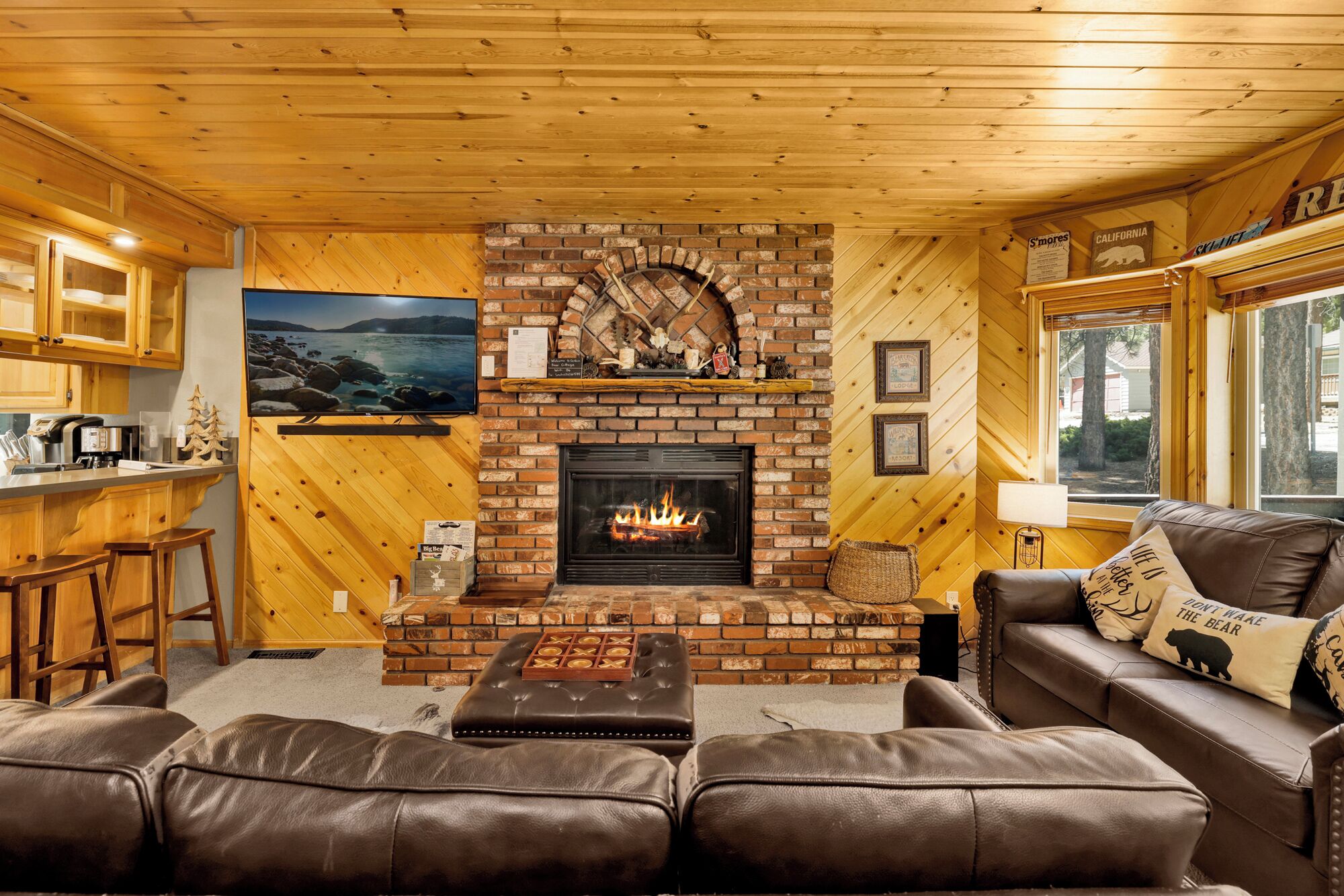 Hytte - flere senge - boblebad (2581) | Opholdsområde