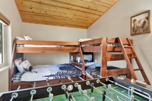 3 bedrooms, individually decorated, individually furnished, bed sheets