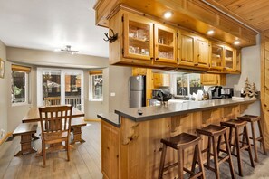 Private kitchen - Golden West Cottage #2581 (Big Bear Lake)