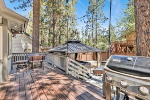 Outdoor dining - Golden West Cottage #2581 (Big Bear Lake)
