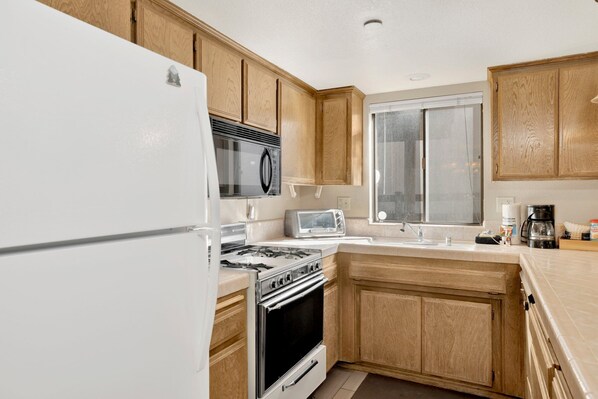 Cabin, Multiple Beds, Pool Access, Mountain View (2574) | Private kitchen