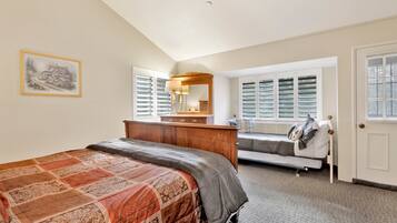 Cabaña, varias camas, acceso a la alberca, vista a la montaña (2574) | 3 habitaciones, decoración personalizada y muebles diferentes