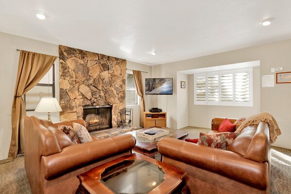 Cabin, Multiple Beds, Pool Access, Mountain View (2574) | Living area - Summit Ski and Bike Trails #2574 (Big Bear Lake)