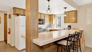 Huisje, meerdere bedden, toegang tot zwembad, uitzicht op bergen (2574) | Privékeuken