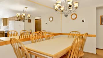 Cabin, Multiple Beds, Pool Access, Mountain View (2574) | 3 bedrooms, individually decorated, individually furnished, bed sheets