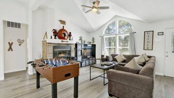 Ferienhütte, Mehrere Betten, Terrasse (2580) | Wohnbereich