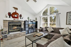 Cabaña, varias camas, patio (2580) | Área de sala de estar