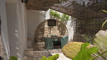 Minibar och skrivbord