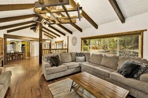 小屋, 多張床, 可使用泳池 (2571) | 起居區