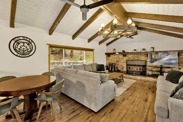 Cabin, Multiple Beds, Pool Access (2571) | Interior