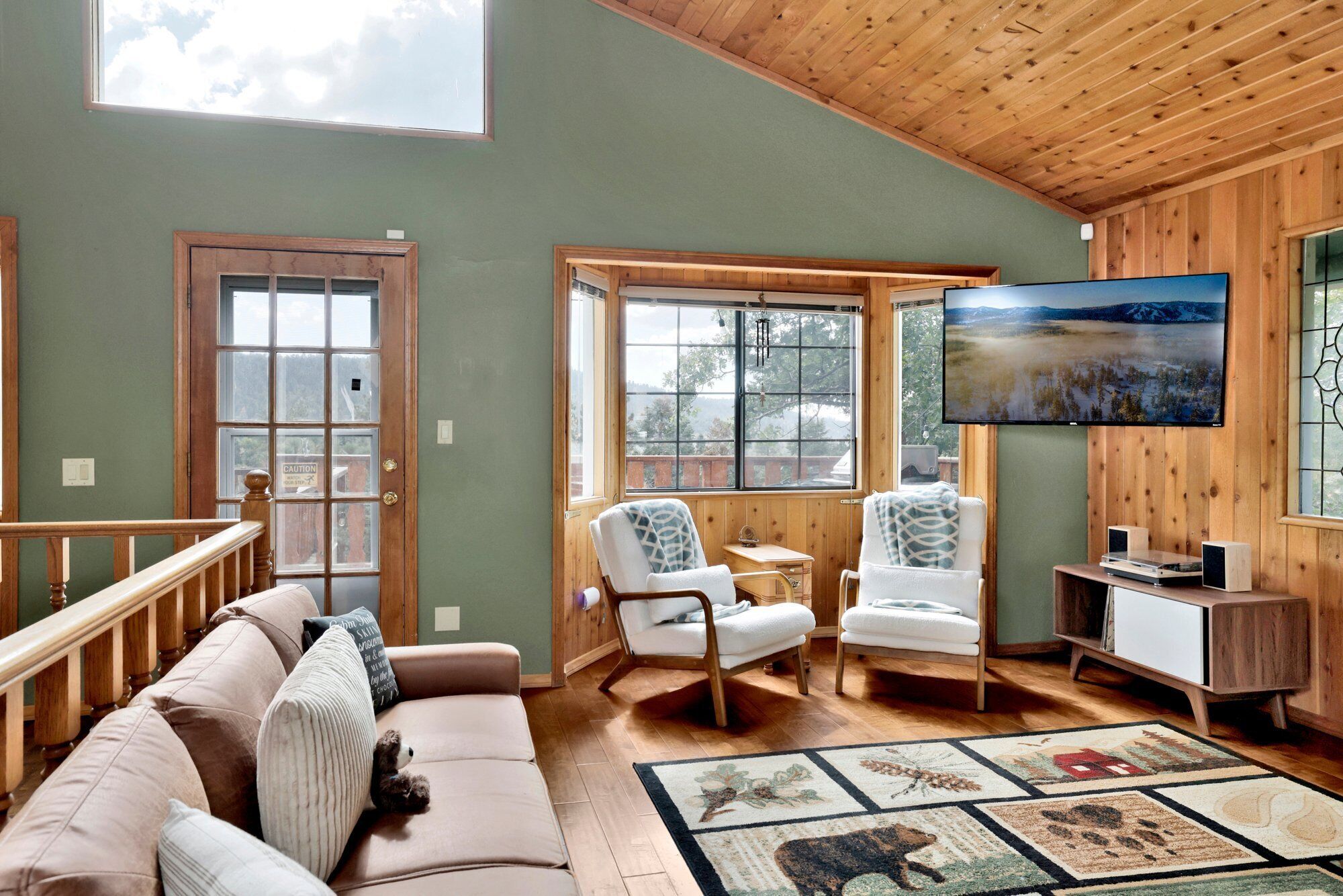 小屋, 多張床, 可使用泳池, 山景 (2570) | 起居區