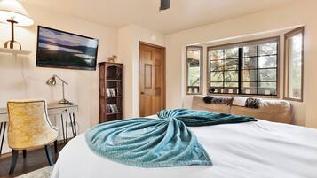 Ferienhütte, Mehrere Betten, Poolzugang, Bergblick (2570) | 2 Schlafzimmer, individuell dekoriert, individuell eingerichtet