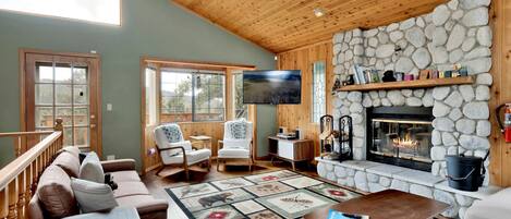 小屋, 多張床, 可使用泳池, 山景 (2570) | 起居區