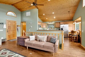 كابينة - عدة أسرّة - مع إمكانية استخدام المسبح - منظر للجبل (2570) | منطقة المعيشة