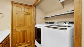 Cabin, Multiple Beds, Pool Access, Mountain View (2570) | Laundry