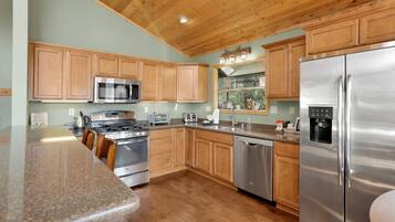 Cabin, Multiple Beds, Pool Access, Mountain View (2570) | Private kitchen